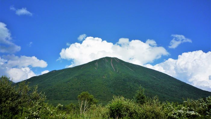 男体山