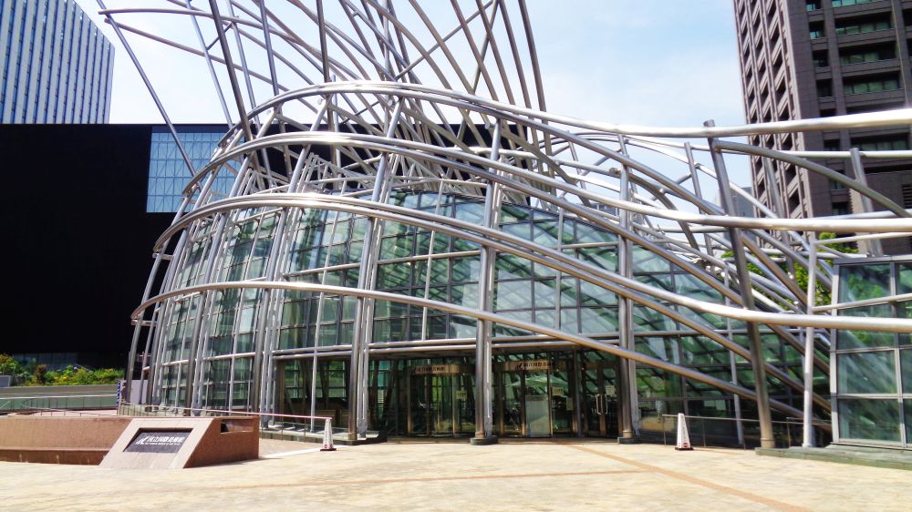 国立国際美術館