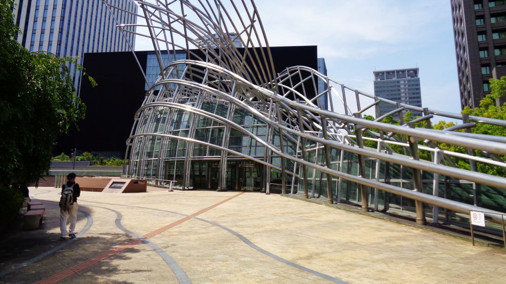 国立国際美術館