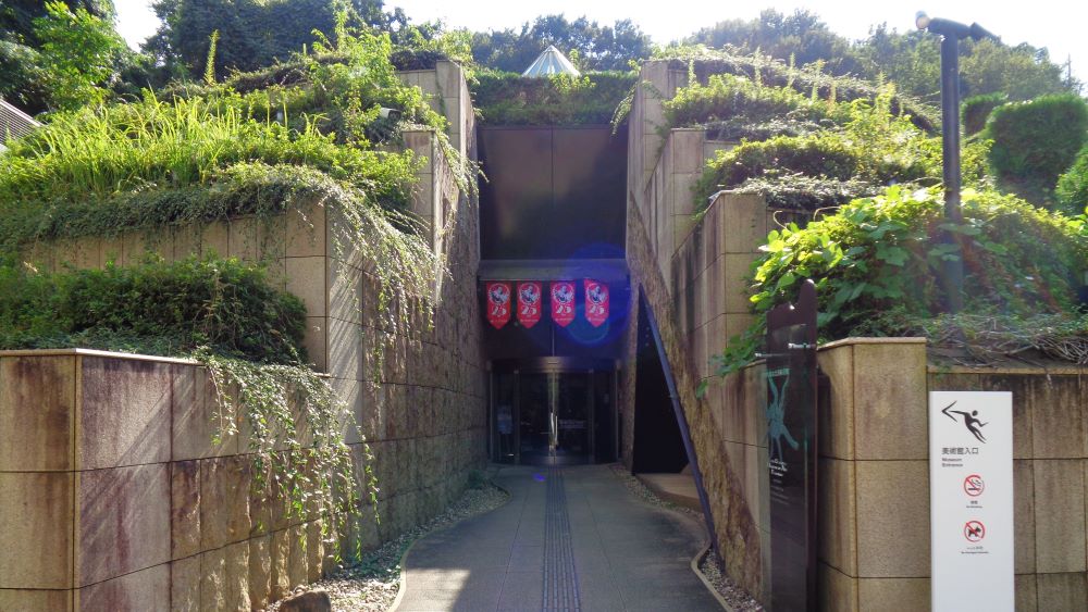 川崎市岡本太郎美術館